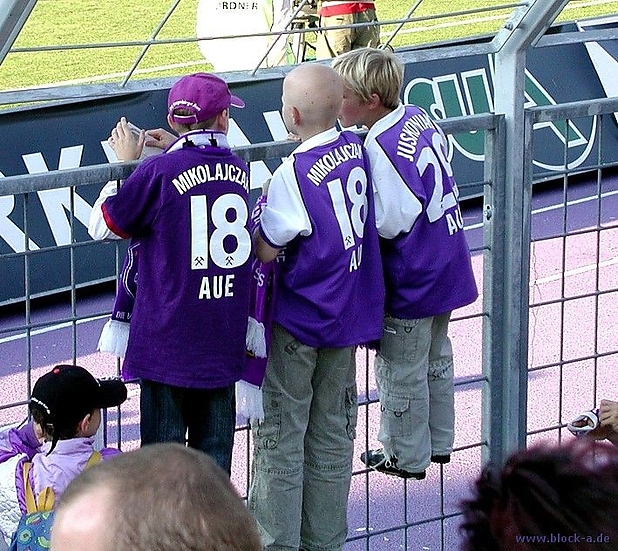 Kids am Zaun